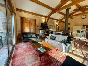 Gîte familial avec terrasse panoramique et cheminée, idéal pour randonnées près de Retournac - FR-1-582-355